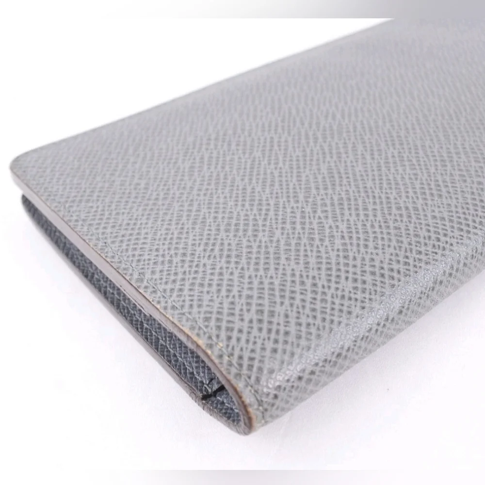RARE LOUIS VUITTON Grey Taiga Brazza (Unisex) Bifold Long Wallet (EUC)
